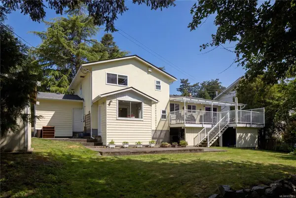 3405 Rolston Cres, Saanich, BC V8Z 4P2