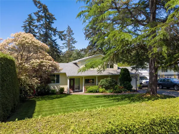 3405 Rolston Cres, Saanich, BC V8Z 4P2