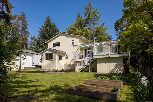 3405 Rolston Cres, Saanich, BC V8Z 4P2