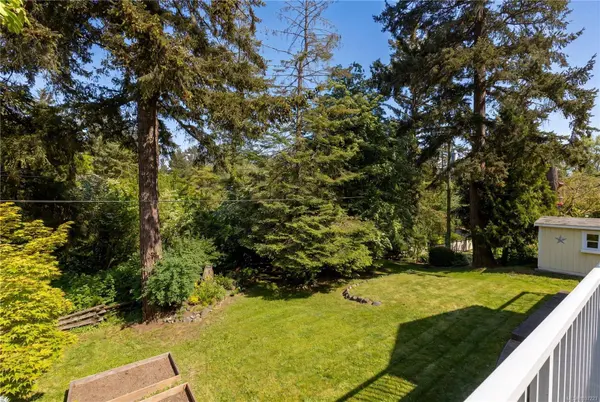 3405 Rolston Cres, Saanich, BC V8Z 4P2