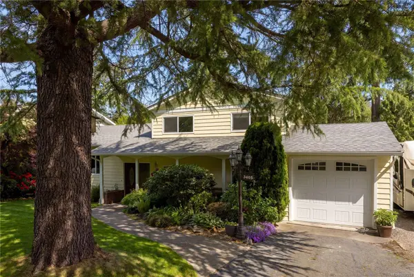 3405 Rolston Cres, Saanich, BC V8Z 4P2