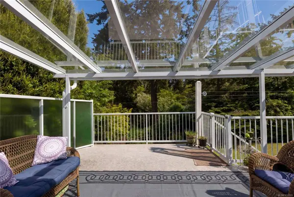 3405 Rolston Cres, Saanich, BC V8Z 4P2