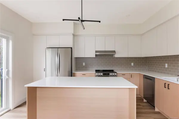 913 Dale St ##3, Saanich, BC V8X 2V9