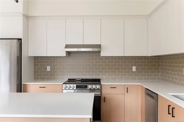 913 Dale St ##3, Saanich, BC V8X 2V9