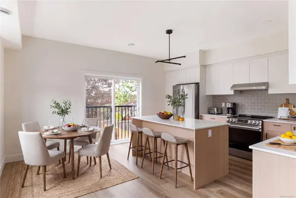 913 Dale St ##3, Saanich, BC V8X 2V9