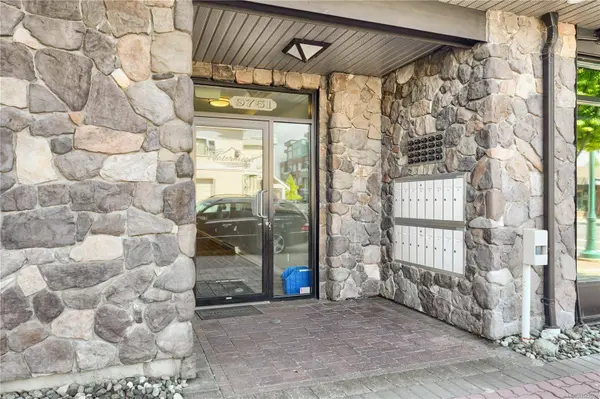9751 Fourth St ##308, Sidney, BC V8L 2Y9