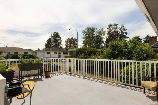 1730 Christmas Ave, Saanich, BC V8P 2X9