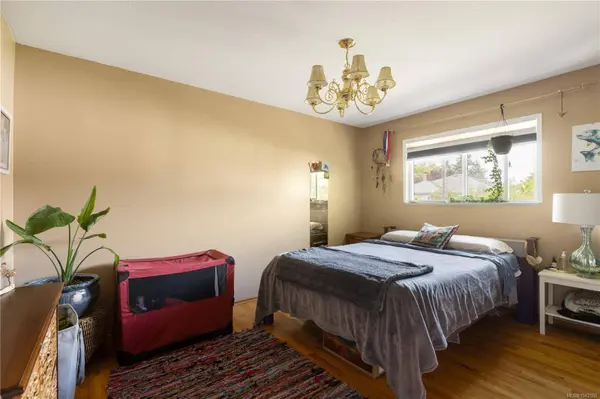 1730 Christmas Ave, Saanich, BC V8P 2X9