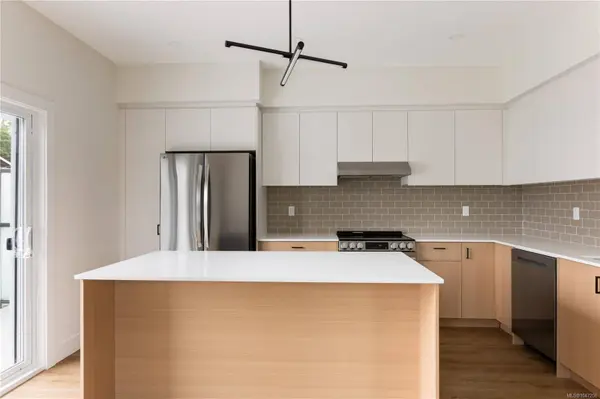 913 Dale St ##1, Saanich, BC V8X 2V9