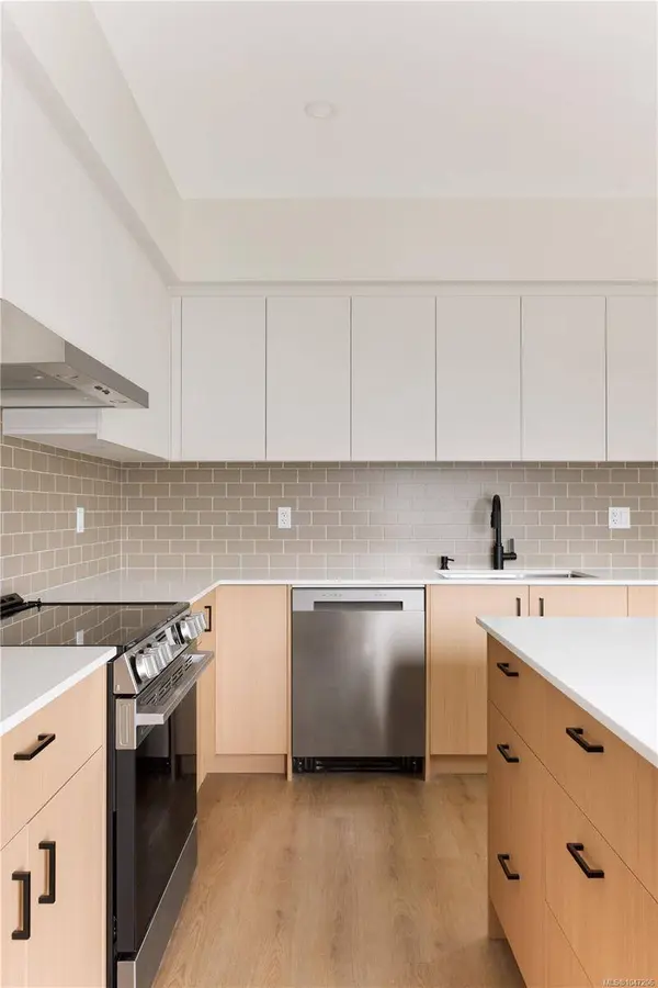 913 Dale St ##1, Saanich, BC V8X 2V9