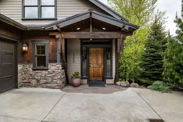 1255 Constellation DR, Bend, OR 97703