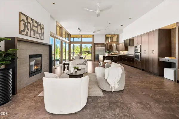 19015 Park Commons DR, Bend, OR 97703