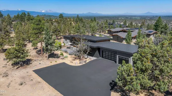 1489 Puccoon CT, Bend, OR 97703
