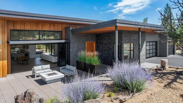 1489 Puccoon CT, Bend, OR 97703