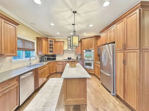 676 Deerpath DR, Deerfield, IL 60015