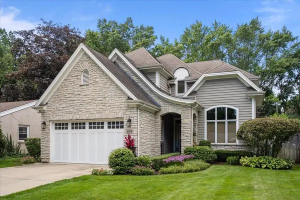 676 Deerpath DR, Deerfield, IL 60015
