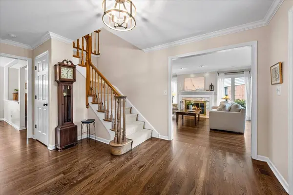 2308 Bianco TER, Glenview, IL 60025