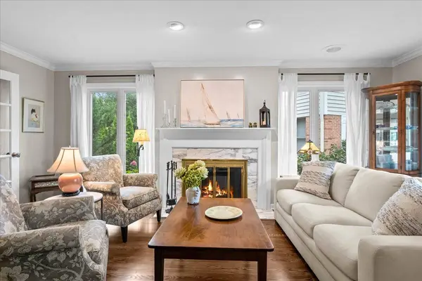 2308 Bianco TER, Glenview, IL 60025