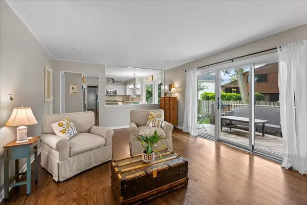 2308 Bianco TER, Glenview, IL 60025