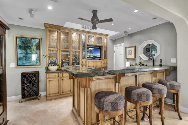 Sunland, CA 91040-1549,9999 Wornom Ave