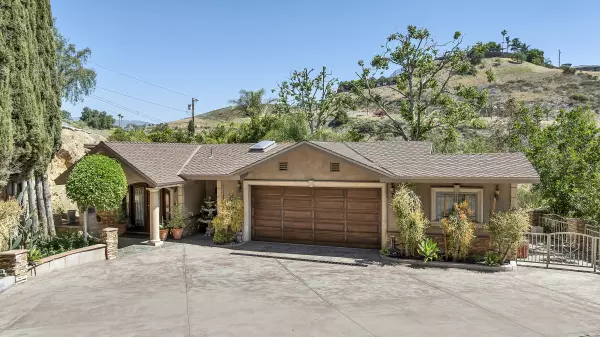 Sunland, CA 91040-1549,9999 Wornom Ave