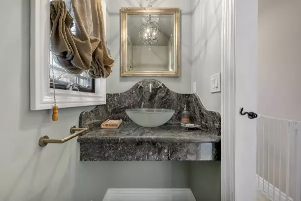 9999 Wornom Ave, Sunland, CA 91040-1549