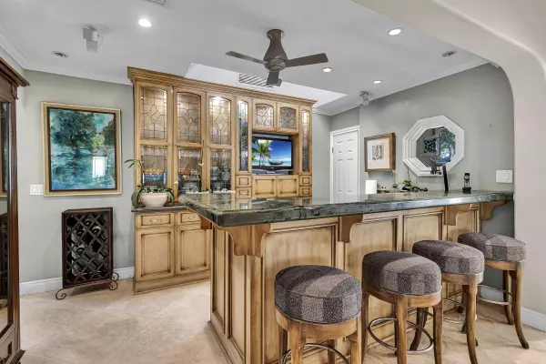 9999 Wornom Ave, Sunland, CA 91040-1549