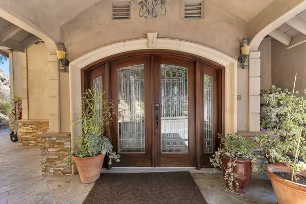 9999 Wornom Ave, Sunland, CA 91040-1549