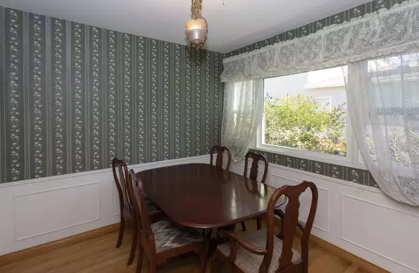 2939 Santa Carlotta St, La Crescenta, CA 91214-2023