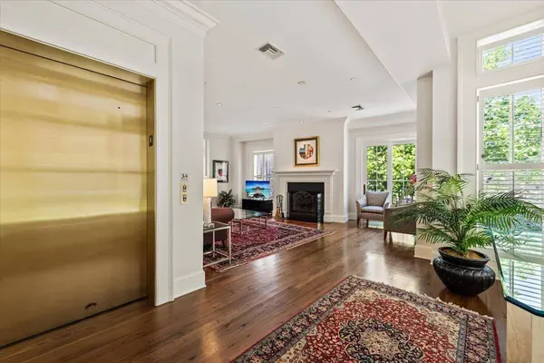 32 Prioleau St #A, Charleston, SC 29401