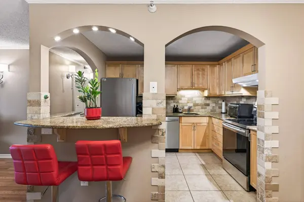 5645 Green Circle DR #108, Hopkins, MN 55343