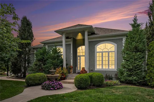 21430 W 112th TER, Olathe, KS 66061