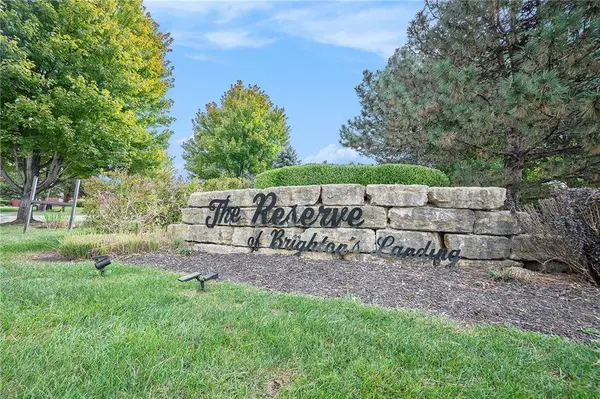 21430 W 112th TER, Olathe, KS 66061