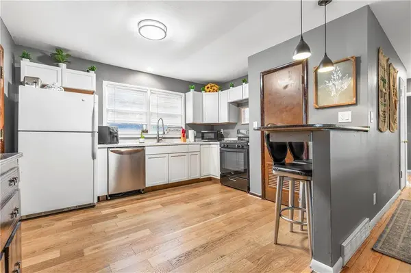 13017 W 92nd ST, Lenexa, KS 66215