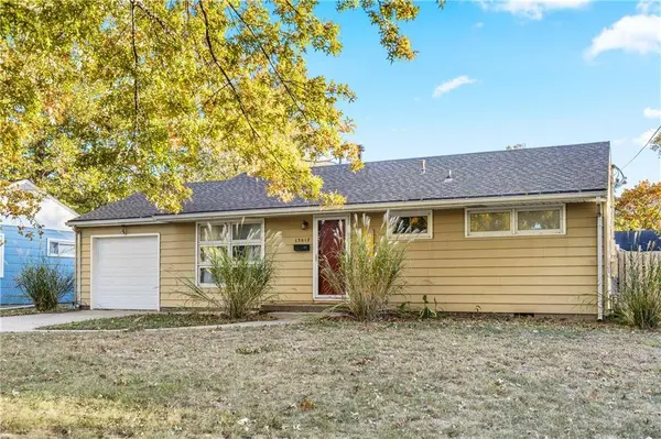 13017 W 92nd ST, Lenexa, KS 66215