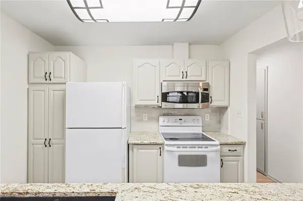 10905 Gillette st ST, Overland Park, KS 66210