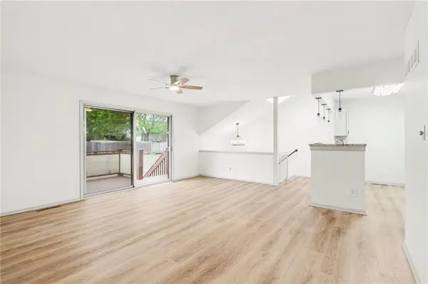 10905 Gillette st ST, Overland Park, KS 66210