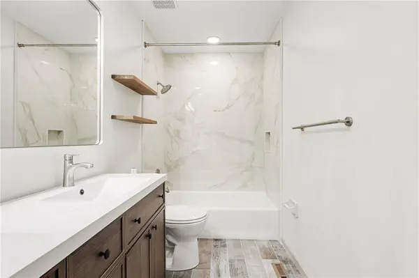 10905 Gillette st ST, Overland Park, KS 66210