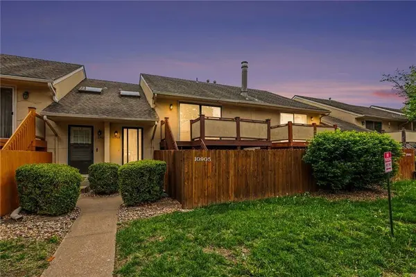 10905 Gillette st ST, Overland Park, KS 66210