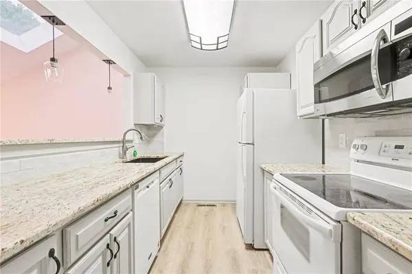 10905 Gillette st ST, Overland Park, KS 66210