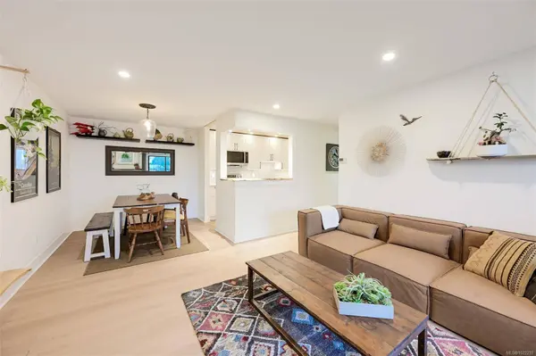 3255 Glasgow Ave #311, Saanich, BC V8X 4S4