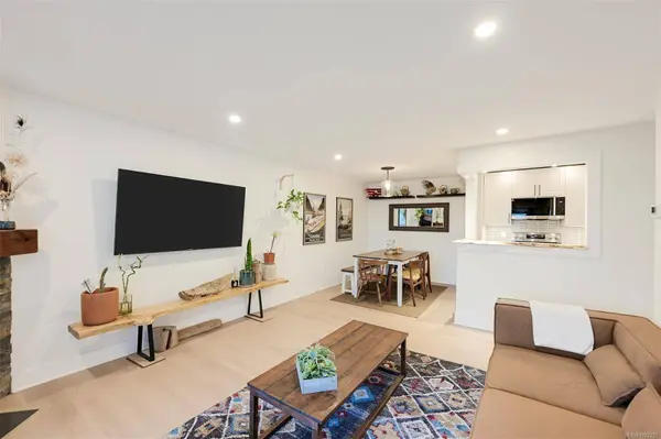 3255 Glasgow Ave #311, Saanich, BC V8X 4S4