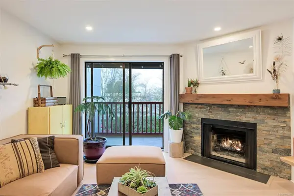 3255 Glasgow Ave #311, Saanich, BC V8X 4S4