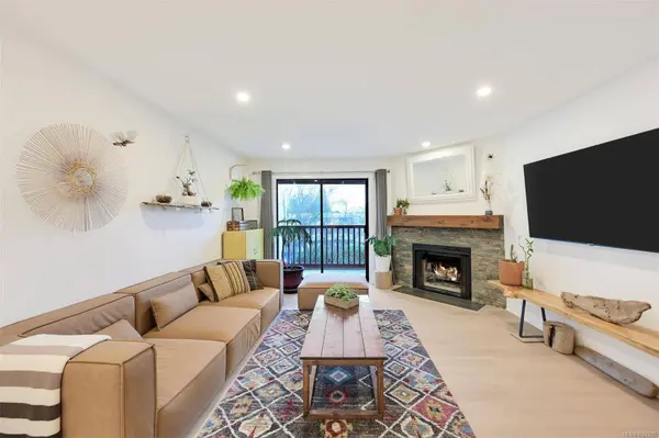 3255 Glasgow Ave #311, Saanich, BC V8X 4S4