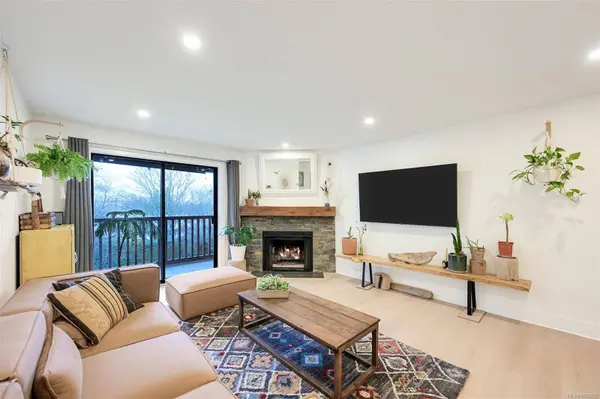 3255 Glasgow Ave #311, Saanich, BC V8X 4S4