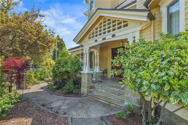 1171 Rockland Ave, Victoria, BC V8V 3H8