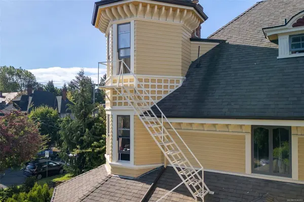 1171 Rockland Ave, Victoria, BC V8V 3H8