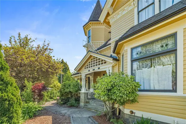 1171 Rockland Ave, Victoria, BC V8V 3H8