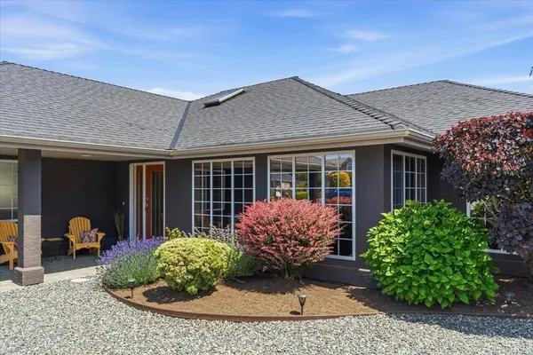 769 Anson Pl, Qualicum Beach, BC V9K 2J4