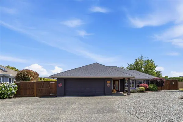 769 Anson Pl, Qualicum Beach, BC V9K 2J4